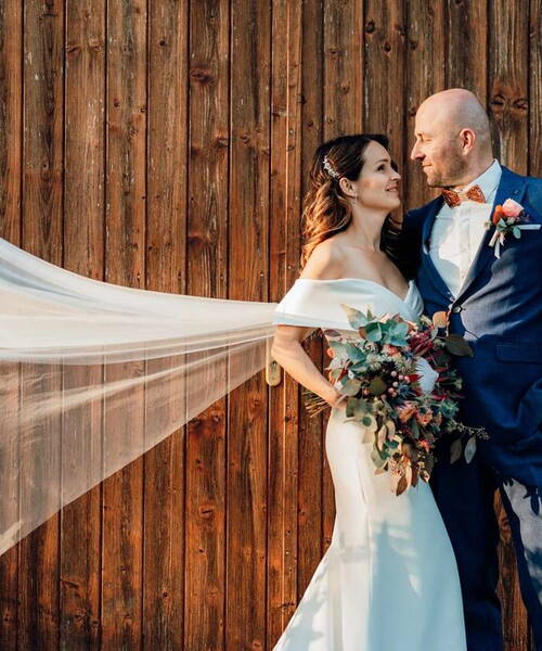 Peťka, s hladkými šaty