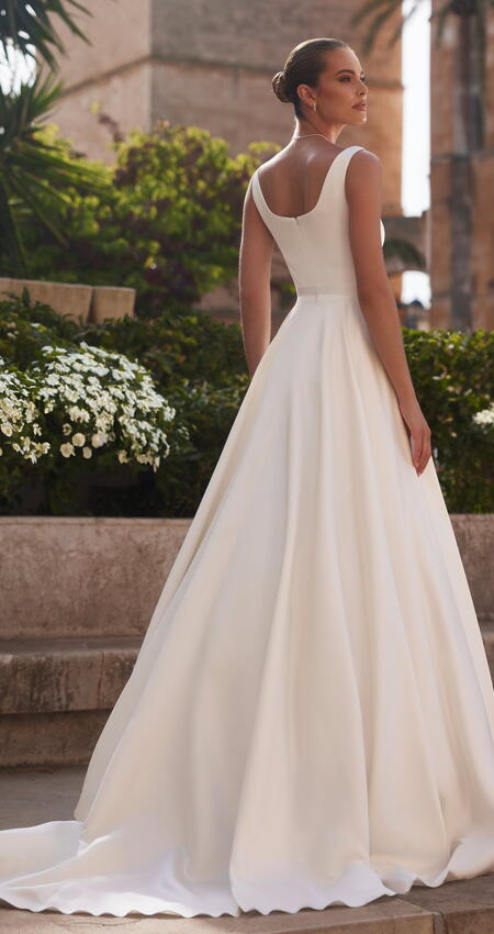 Jednoduché svatební šaty Bianco Evento Levente